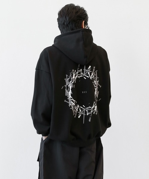 minsobi(ミンソビ)の「ネイルヘビーフーディー プルオーバーパーカー(スウェット・メンズ・ベージュ/ブラック・FREE)」の3枚目の写真