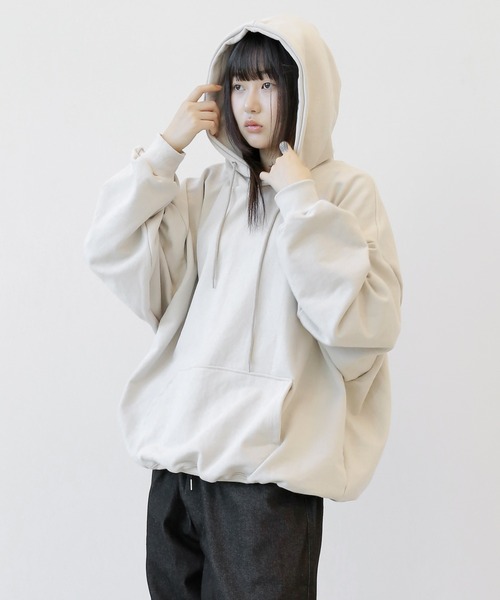 minsobi(ミンソビ)の「ネイルヘビーフーディー プルオーバーパーカー(スウェット・メンズ・ベージュ/ブラック・FREE)」の13枚目の写真