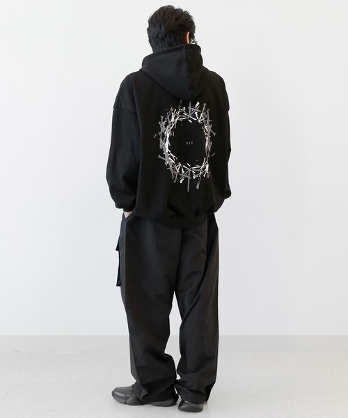 minsobi(ミンソビ)の「ネイルヘビーフーディー プルオーバーパーカー(スウェット・メンズ・ベージュ/ブラック・FREE)」の19枚目の写真