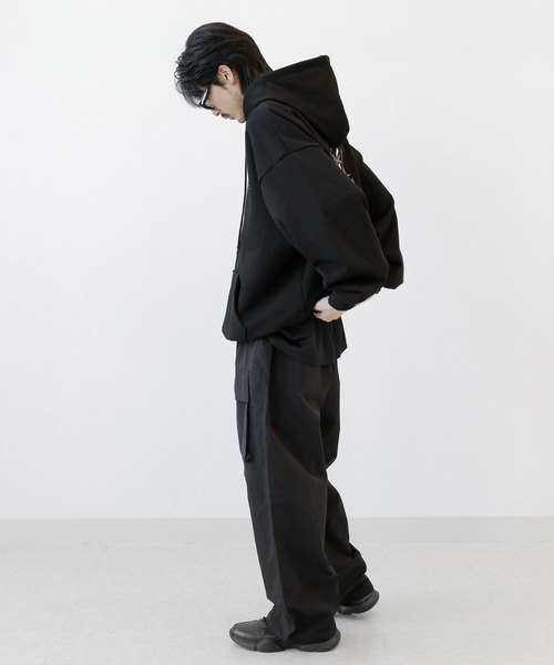 minsobi(ミンソビ)の「ネイルヘビーフーディー プルオーバーパーカー(スウェット・メンズ・ベージュ/ブラック・FREE)」の21枚目の写真