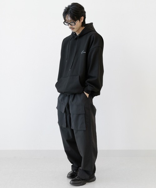 minsobi(ミンソビ)の「ネイルヘビーフーディー プルオーバーパーカー(スウェット・メンズ・ベージュ/ブラック・FREE)」の22枚目の写真