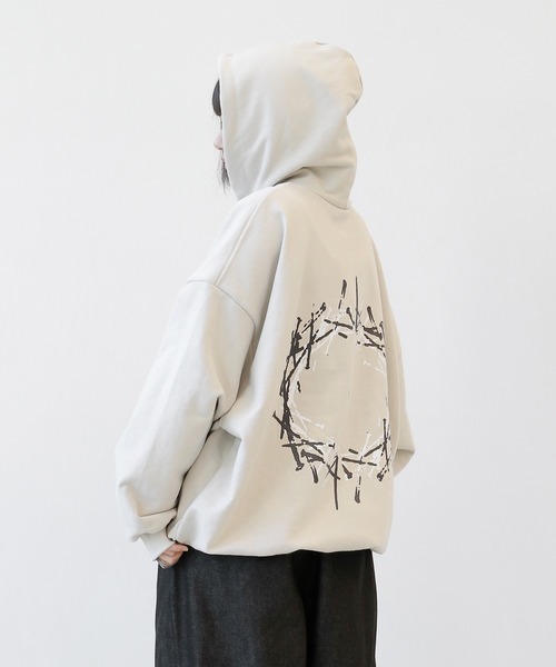 minsobi(ミンソビ)の「ネイルヘビーフーディー プルオーバーパーカー(スウェット・メンズ・ベージュ/ブラック・FREE)」の14枚目の写真