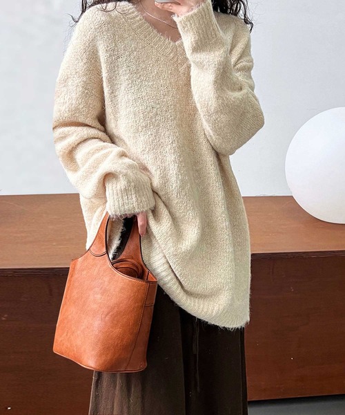 OSYAREVO(オシャレボ)の「マフラー付き Vネック ニット トップス(ニット/セーター・レディース・ピンク系その他/ベージュ/チャコール・FREE)」の8枚目の写真