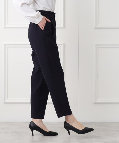 index(インデックス)の「◆≪通勤・セレモニー/セットアップ対応≫ ストレッチテーパードパンツ【洗濯機洗い可】(その他パンツ・レディース・オリーブ/ナチュラル/ネイビー・36/38/42/40)」の10枚目の写真