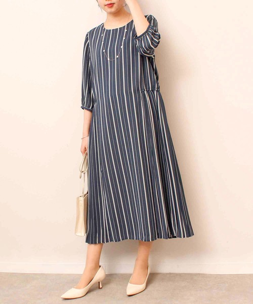 fleur by mint breeze(フルールバイミントブリーズ)の「【L~5L 大きいサイズ】ストライプ サイド プリーツ ワンピース(ワンピース・レディース・ブラック/ブルー・5L/4L/3L/LL/L)」の5枚目の写真