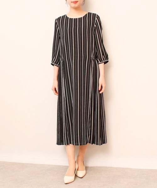 fleur by mint breeze(フルールバイミントブリーズ)の「【L~5L 大きいサイズ】ストライプ サイド プリーツ ワンピース(ワンピース・レディース・ブラック/ブルー・5L/4L/3L/LL/L)」の11枚目の写真