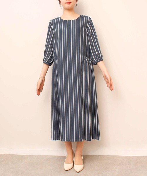 fleur by mint breeze(フルールバイミントブリーズ)の「【L~5L 大きいサイズ】ストライプ サイド プリーツ ワンピース(ワンピース・レディース・ブラック/ブルー・5L/4L/3L/LL/L)」の6枚目の写真