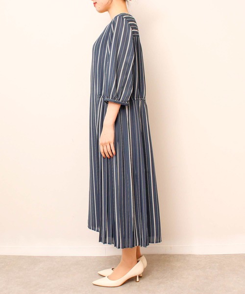 fleur by mint breeze(フルールバイミントブリーズ)の「【L~5L 大きいサイズ】ストライプ サイド プリーツ ワンピース(ワンピース・レディース・ブラック/ブルー・5L/4L/3L/LL/L)」の7枚目の写真