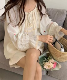 チューリップ刺繍レースデザインブラウス