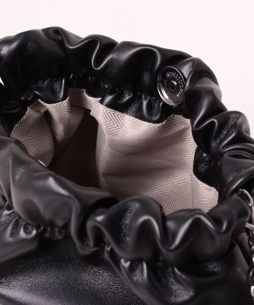 REAL CUBE（リアルキューブ）の「リボン付きチェーンミニショルダーバッグ（ショルダーバッグ・レディース・シルバー/ブラック・FREE）」の11枚目の写真