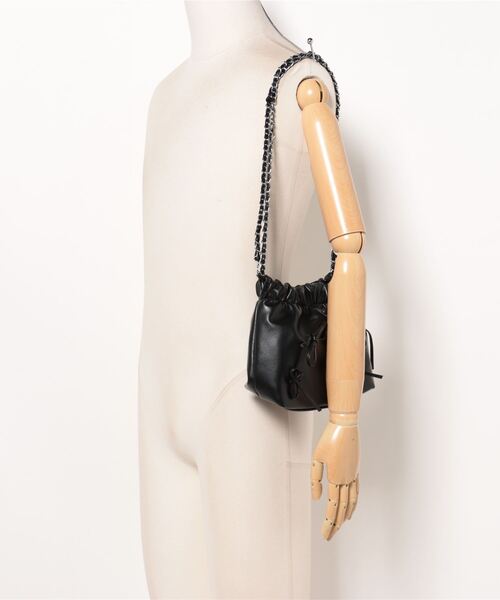 REAL CUBE（リアルキューブ）の「リボン付きチェーンミニショルダーバッグ（ショルダーバッグ・レディース・シルバー/ブラック・FREE）」の12枚目の写真