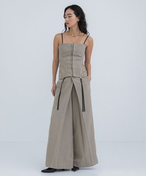 STUDIOUS(ステュディオス)の「【STUDIOUS/ステュディオス】フェイクリネンフレアトラウザーパンツ(その他パンツ・レディース・ブラック/ベージュ・1/2)」の13枚目の写真