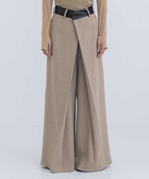 STUDIOUS(ステュディオス)の「【STUDIOUS/ステュディオス】フェイクリネンフレアトラウザーパンツ(その他パンツ・レディース・ブラック/ベージュ・1/2)」の16枚目の写真