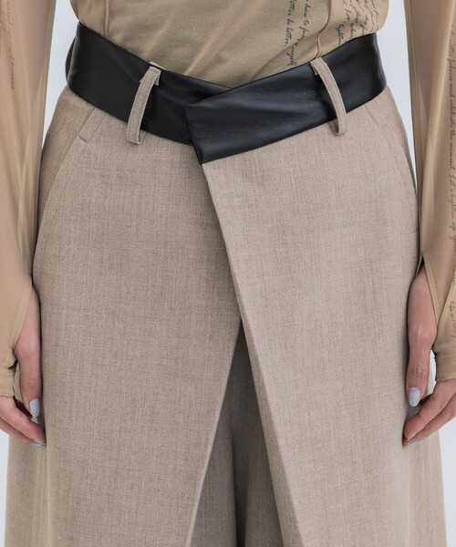 STUDIOUS(ステュディオス)の「【STUDIOUS/ステュディオス】フェイクリネンフレアトラウザーパンツ(その他パンツ・レディース・ブラック/ベージュ・1/2)」の19枚目の写真