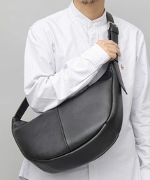 REGiSTA | スプリットレザー(牛床革) バナナ型 ショルダーバッグ A4対応(ショルダーバッグ)