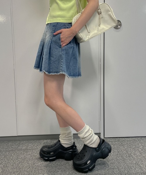 WEGO（ウィゴー）の「WEGO/ヴィンテージウォッシュデニムプリーツスカパン（デニムスカート・レディース・ブラック系その他/スカイブルー/ブルー系1・FREE）」の14枚目の写真