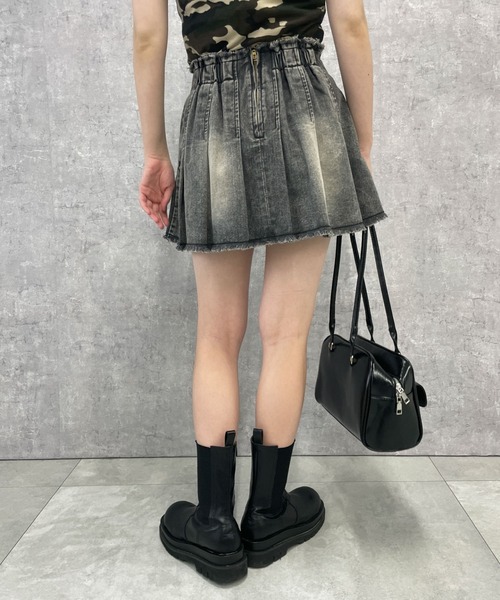 WEGO（ウィゴー）の「WEGO/ヴィンテージウォッシュデニムプリーツスカパン（デニムスカート・レディース・ブラック系その他/スカイブルー/ブルー系1・FREE）」の11枚目の写真