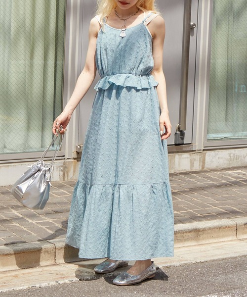 w closet（ダブルクローゼット）の「カットワーク刺しゅう