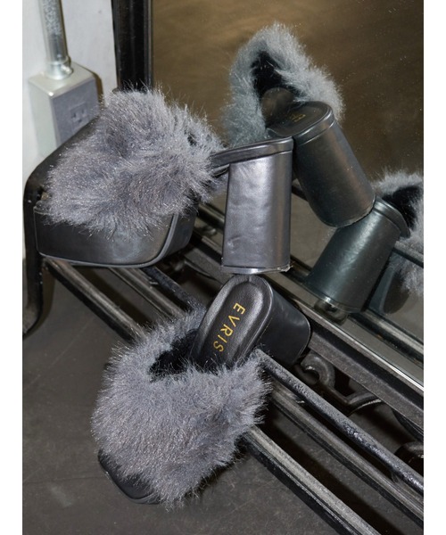 EVRIS(エヴリス)の「フェイクファーサボ(サンダル・レディース・レッド/ホワイト/ブラック・SMALL/LARGE/MEDIUM)」の3枚目の写真