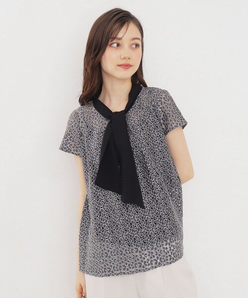 index(インデックス)の「◆ミニフラワーレースボウタイブラウス【洗濯機洗い可/イージーアイロン】(シャツ/ブラウス・レディース・ブルー系5/ベージュ系その他7/チャコール/アイボリー系4・36/42/40/38)」の9枚目の写真