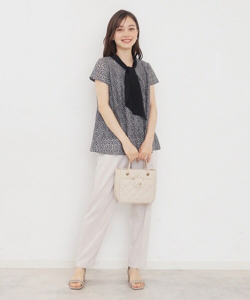 index(インデックス)の「◆ミニフラワーレースボウタイブラウス【洗濯機洗い可/イージーアイロン】(シャツ/ブラウス・レディース・ブルー系5/ベージュ系その他7/チャコール/アイボリー系4・36/42/40/38)」の11枚目の写真