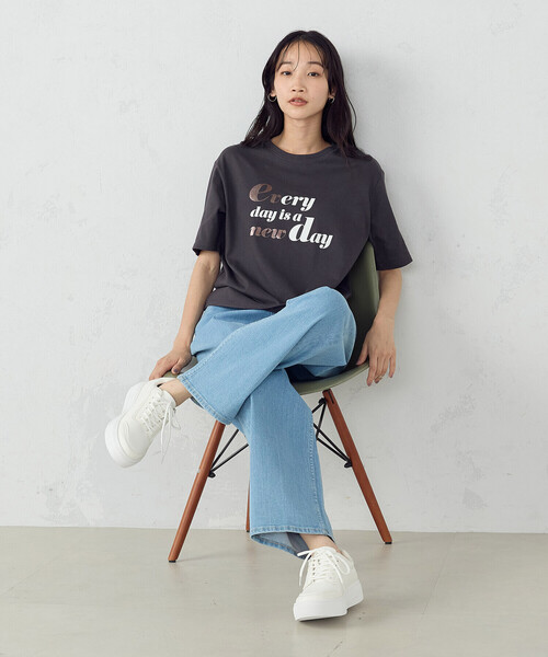 COMME CA ISM（コムサイズム）の「速乾　箔プリント Tシャツ（Tシャツ/カットソー・レディース・チャコール/ホワイト/ライトグレー・MEDIUM/LARGE）」の9枚目の写真