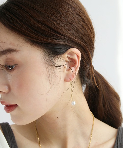 abaskdesign(アバスクデザイン)の「金属アレルギー対応 ロングパールステンレスピアス(ピアス(両耳用)・レディース・ゴールド・FREE)」の1枚目の写真