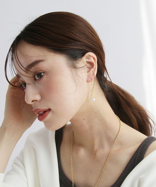 abaskdesign(アバスクデザイン)の「金属アレルギー対応 ロングパールステンレスピアス(ピアス(両耳用)・レディース・ゴールド・FREE)」の2枚目の写真