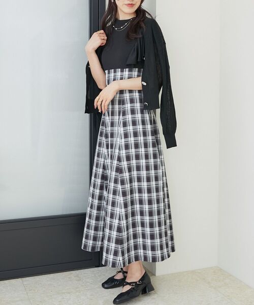 MAJESTIC LEGON(マジェスティックレゴン)の「フラワーモチーフボタンUVカットカーデ(カーディガン/ボレロ・レディース・ピンク/ブラック/ブルー系その他5/アイボリー・MEDIUM)」の13枚目の写真
