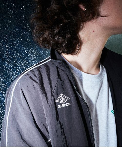 GLAZOS（グラソス）の「【大人向けサイズあり】パイピングジップアップジャケット（ブルゾン・キッズ・ブラック/ネイビー・S/M/L/LL）」の10枚目の写真