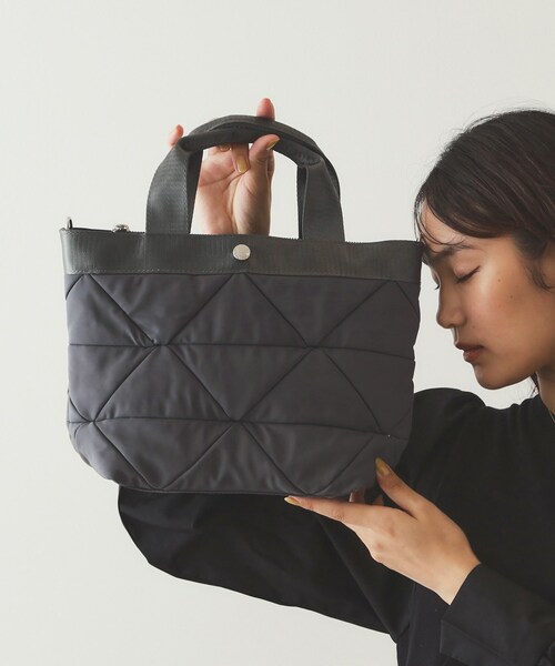 OPAQUE.CLIP（オペークドットクリップ）の「◆【2WAY】トライアングルミドルトートバッグ（トートバッグ・レディース・ベージュ/チャコールグレー/ブラック/グレー系4・00）」の10枚目の写真