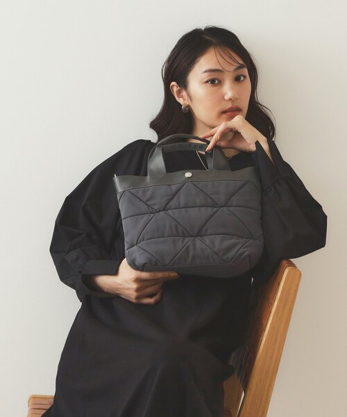 OPAQUE.CLIP（オペークドットクリップ）の「◆【2WAY】トライアングルミドルトートバッグ（トートバッグ・レディース・ベージュ/チャコールグレー/ブラック/グレー系4・00）」の11枚目の写真