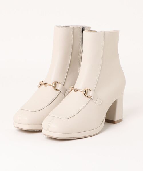 a.v.v(アーヴェヴェ)の「a.v.v / ビット付き モカ ショートブーツ(ブーツ・レディース・ブラック/ホワイト/ダークブラウン・S/M/L/LL)」の2枚目の写真