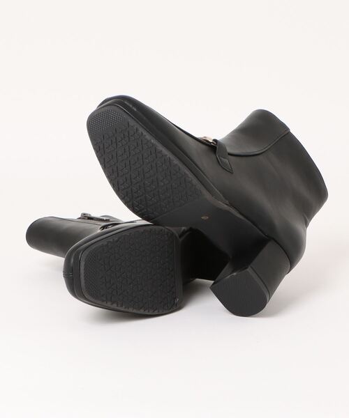 a.v.v(アーヴェヴェ)の「a.v.v / ビット付き モカ ショートブーツ(ブーツ・レディース・ブラック/ホワイト/ダークブラウン・S/M/L/LL)」の5枚目の写真