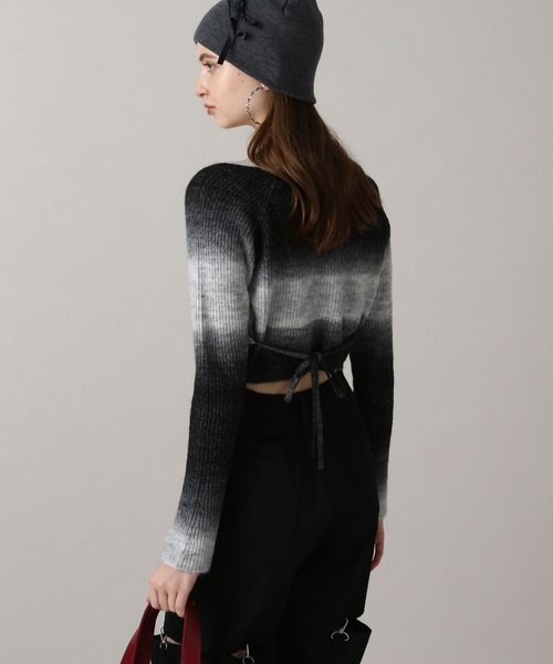 FOREVER 21（フォーエバー トゥエンティーワン）の「【2024FW】グラデクロップドニット（ニット/セーター・レディース・ブラック/ベージュ・FREE）」の11枚目の写真