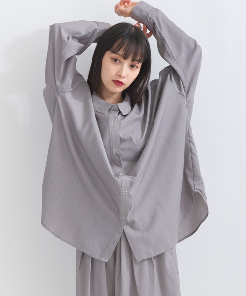 terrace（テラス）の「バックシャーリングシャツ（シャツ/ブラウス・レディース・チャコール/ベージュ/グレー・MEDIUM）」の2枚目の写真