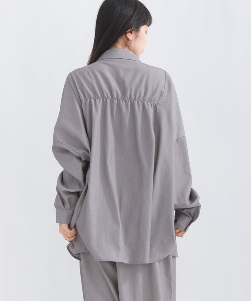 terrace（テラス）の「バックシャーリングシャツ（シャツ/ブラウス・レディース・チャコール/ベージュ/グレー・MEDIUM）」の10枚目の写真