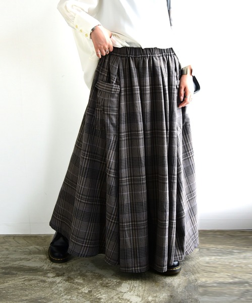 and it_（アンドイット）の「ネルチェック立体ポケットスカート（スカート・レディース・ブルー/ブラック/ブラウン・M-L）」の2枚目の写真
