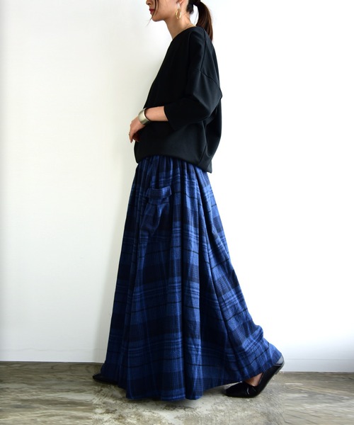 and it_（アンドイット）の「ネルチェック立体ポケットスカート（スカート・レディース・ブルー/ブラック/ブラウン・M-L）」の5枚目の写真