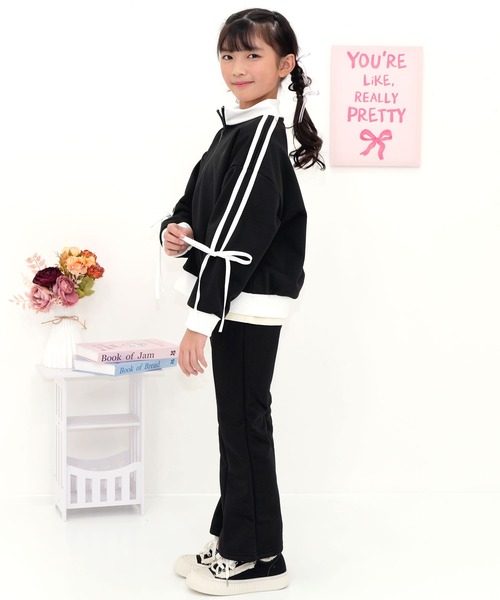 Bee des Bee（ビーデスビー）の「袖リボントラックジャケット（ブルゾン・キッズ・アイボリー/ライトブルー/ブラック/ピンク・110cm/100cm/150cm/140cm/130cm/120cm）」の15枚目の写真