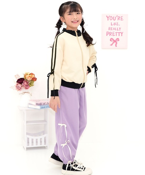 Bee des Bee（ビーデスビー）の「袖リボントラックジャケット（ブルゾン・キッズ・アイボリー/ライトブルー/ブラック/ピンク・110cm/100cm/150cm/140cm/130cm/120cm）」の18枚目の写真