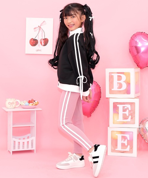 Bee des Bee（ビーデスビー）の「袖リボントラックジャケット（ブルゾン・キッズ・アイボリー/ライトブルー/ブラック/ピンク・110cm/100cm/150cm/140cm/130cm/120cm）」の9枚目の写真