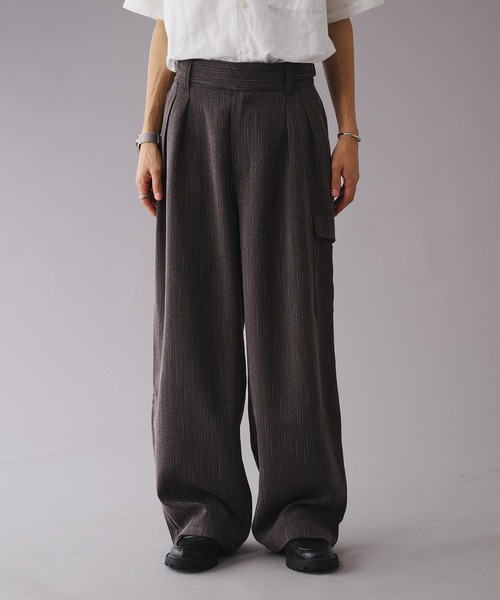 Adoon plain（アドーンプレーン）の「STRIPE WIDE GURKHA PANTS / ストライプワイドグルカパンツ（その他パンツ・メンズ・ブラウン/チャコールグレー・MEDIUM/LARGE）」の6枚目の写真
