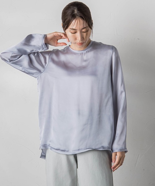 la.f…(ラエフ)の「【WEB&一部店舗限定】シアーサテンTブラウス(シャツ/ブラウス・レディース・ライトグレー/オフホワイト/ブラック・9号)」の1枚目の写真