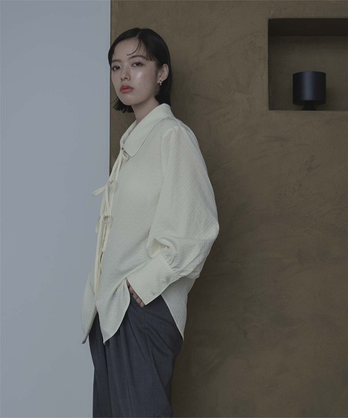 em. 予約販売 フロントリボンブラウス