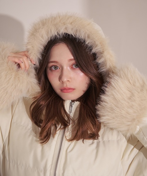 ルシェルブルー　ダウンジャケット　ミディアム丈　ドット　ベロア ファーフード fupel（フぺル）の「Mid-length padded fur coat / ミドル丈中綿