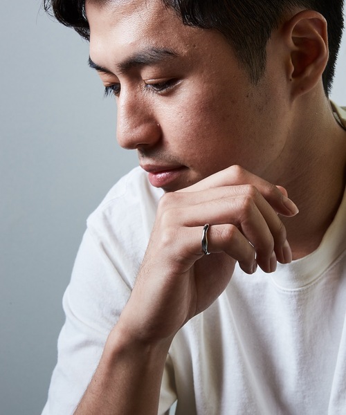 AKEL(アケル)の「【AKEL】アケル/4mm ウェーブリング/金属アレルギー対応リング(サージカルステンレス)(リング・レディース・シルバー/ゴールド・#9/#11/#13)」の2枚目の写真