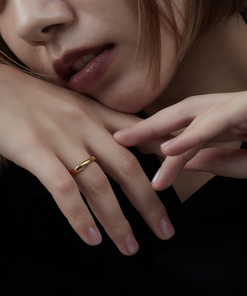 AKEL(アケル)の「【AKEL】アケル/4mm ウェーブリング/金属アレルギー対応リング(サージカルステンレス)(リング・レディース・シルバー/ゴールド・#9/#11/#13)」の1枚目の写真