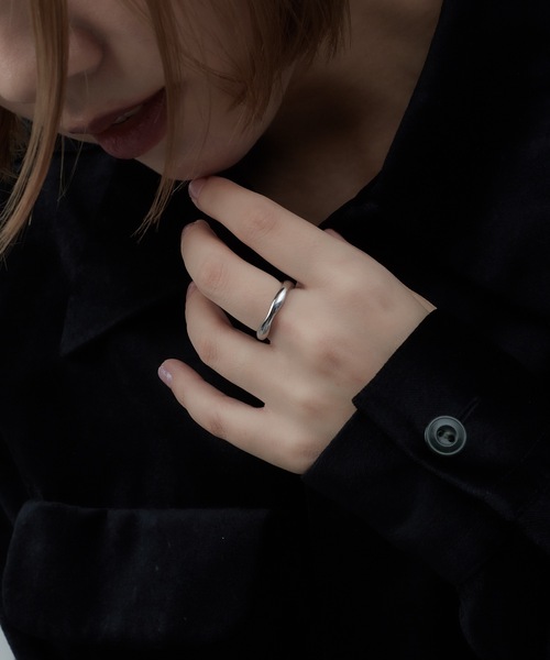 AKEL(アケル)の「【AKEL】アケル/4mm ウェーブリング/金属アレルギー対応リング(サージカルステンレス)(リング・レディース・シルバー/ゴールド・#9/#11/#13)」の9枚目の写真