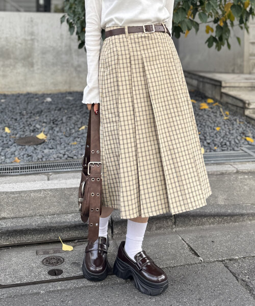 w closet（ダブルクローゼット）の「小花柄パネル切替ギャザースカート